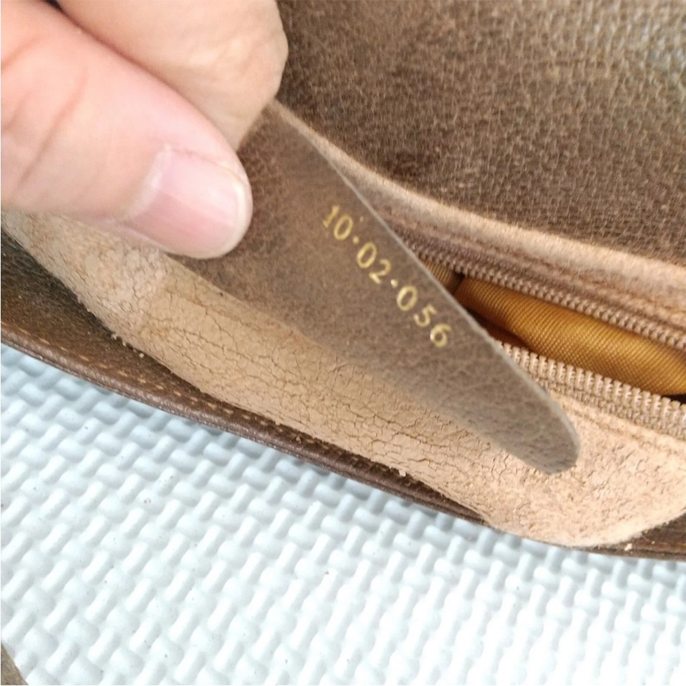 Authentic π GUCCI GG Supreme Sherry Line Shoulder Bag dust bag included. - Picture 13 of 17